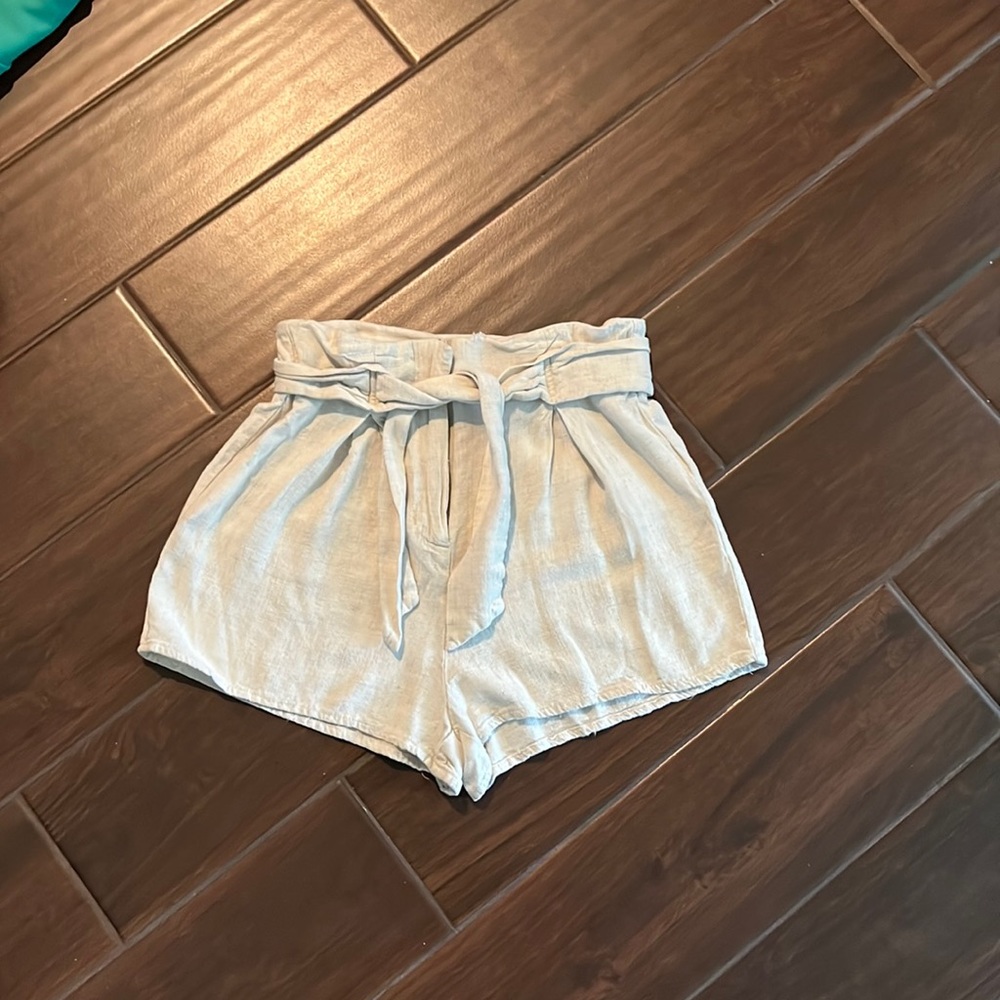 Size small. Cream color, ILLA ILLA brand